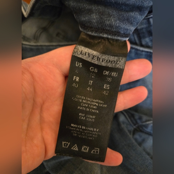 Anthropologie Liverpool Cropped Jeans with Unique Embroidered Detailing - Picture 7 of 13